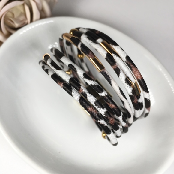 Leopard Print Wrap Bangle Magnet Bracelet - Picture 2 of 4